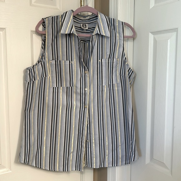 Anne Klein Tops - Sleeveless Anne Klein blouse, gorgeous design, Brand new without tags Size L